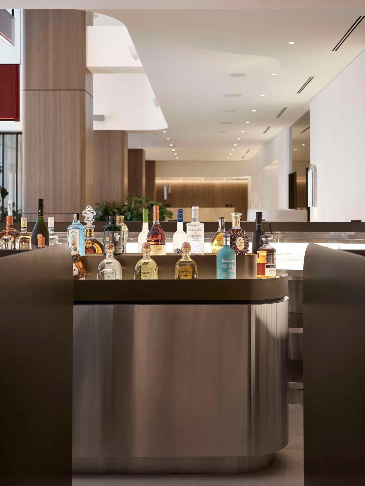 Vogue Hotel Montreal Downtown, Curio Collection By Hilton Exteriör bild