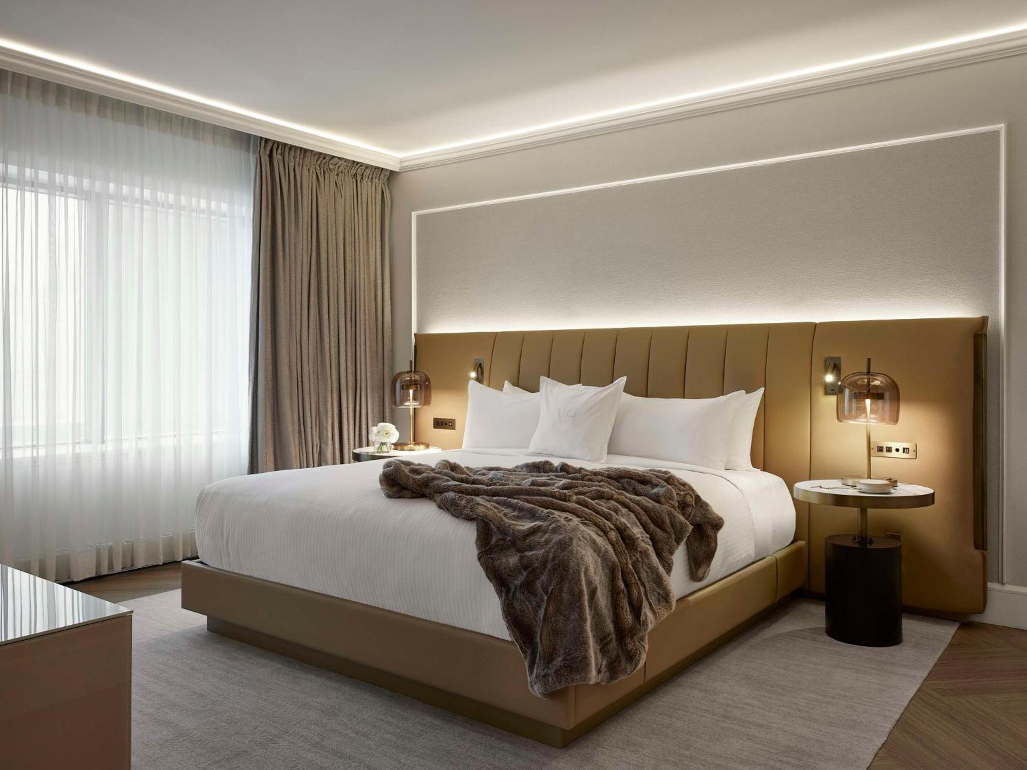 Vogue Hotel Montreal Downtown, Curio Collection By Hilton Exteriör bild